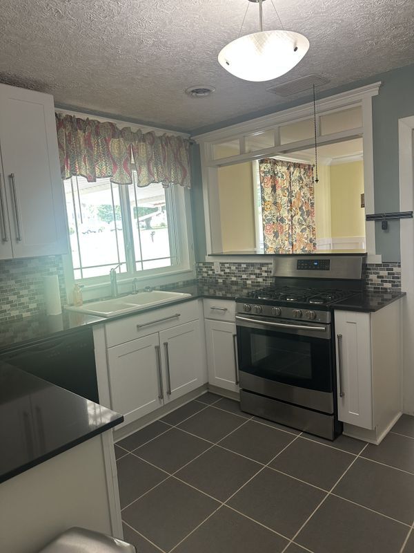 Foto del edificio - 276 Meadow Dr