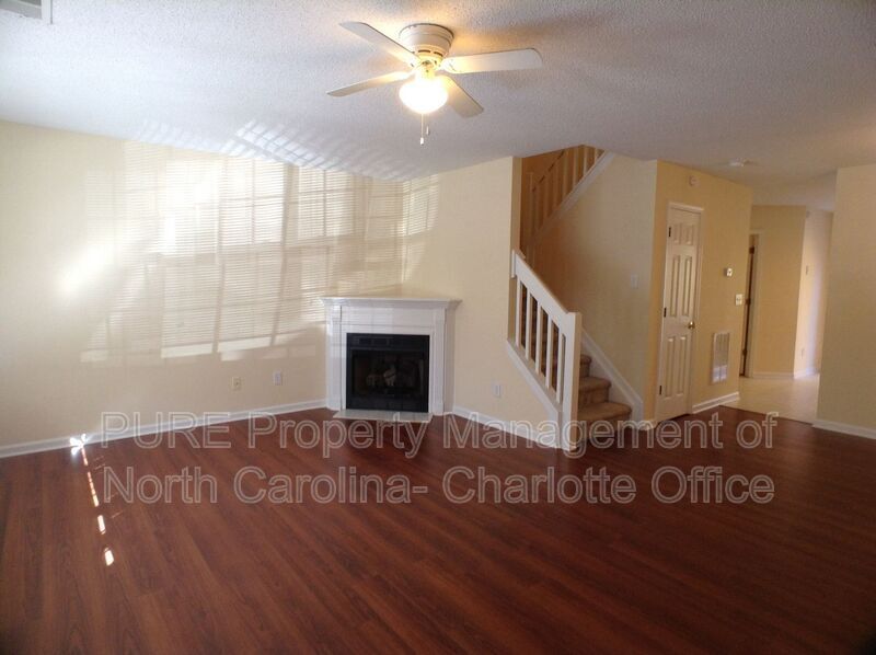 Foto principal - 1867 Forest Side Ln