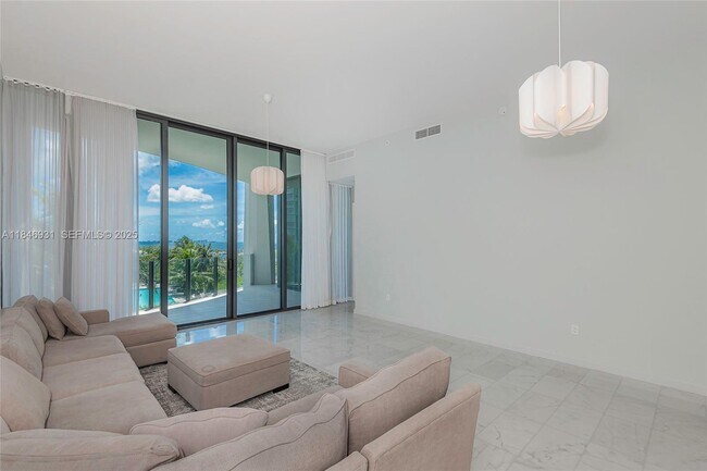 Foto del edificio - 2821 S Bayshore Dr