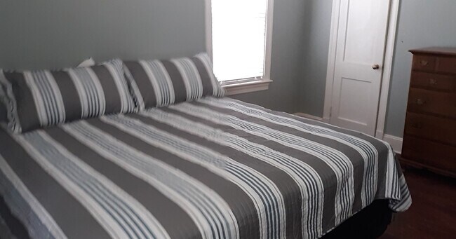 Building Photo - 205 Somerset Ave