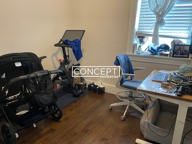 Foto del edificio - 2044 Beacon St