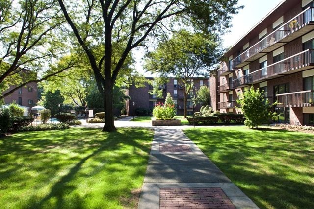 Walk Through Our Beautiful Courtyard - Quincy Commons