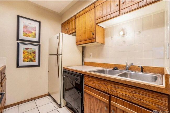 Building Photo - 806 Stone Mountain Dr