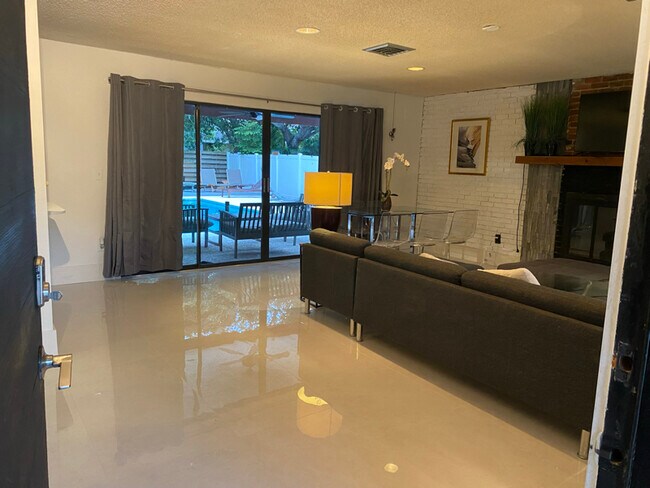 Foto del edificio - 2156 Wisteria St