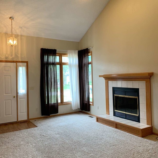 Building Photo - 2482 Scenic Valley Dr