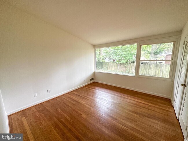 Building Photo - 5911 Massachusetts Ave, Bethesda, MD 20816