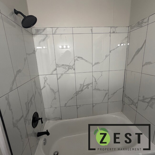 Building Photo - Amazing 3bed 1Bed-  Only $1200/mo  **Open House Friday June 5th from 4pm to 4:30pm**
