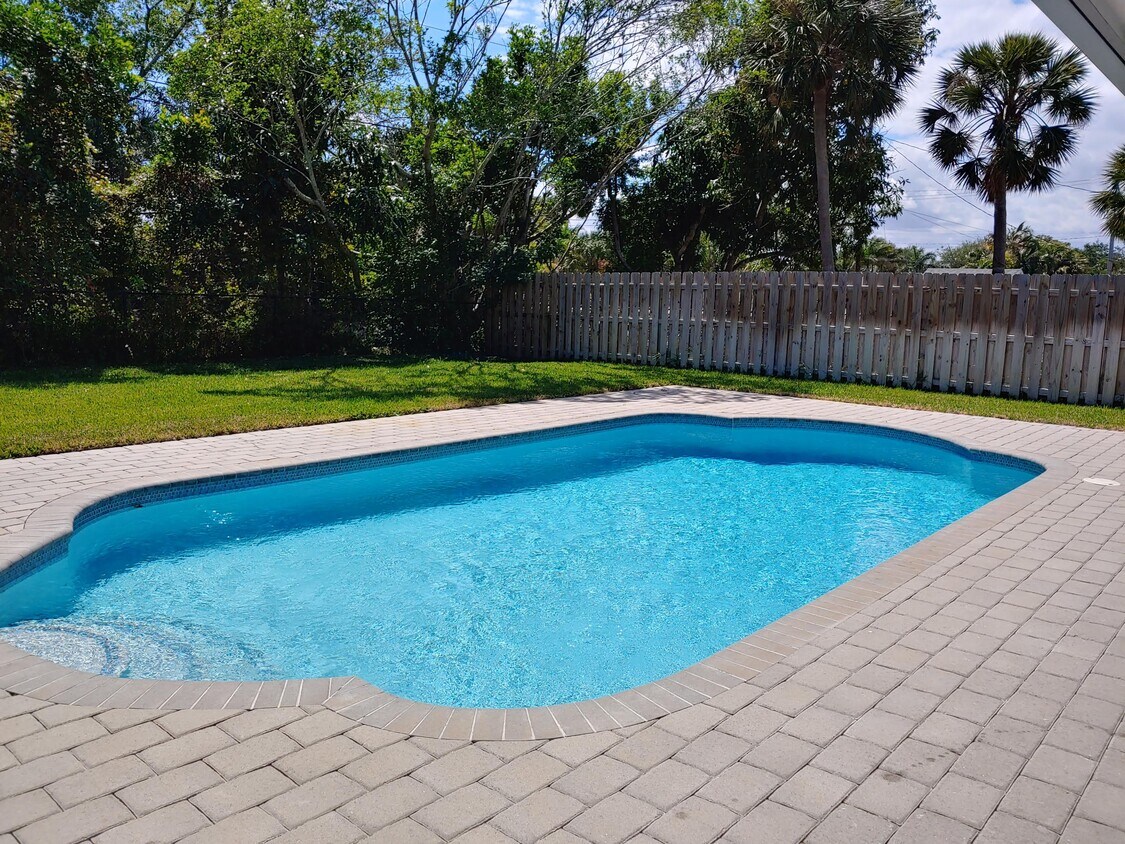 Foto del edificio - 1180 SW 14th St