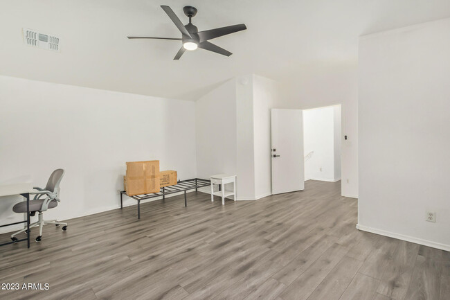 Foto del edificio - 3804 W Oregon Ave