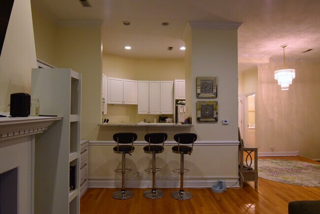 Foto del edificio - 1154-1156 N Dearborn St