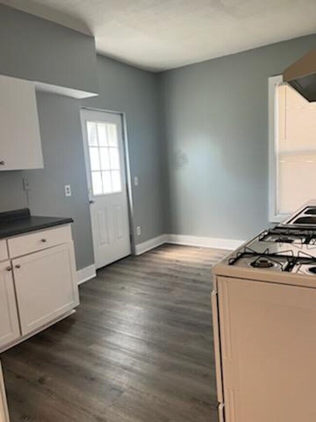 Foto del edificio - There is a $25 fee for the application and everyone over 18 needs to fill out their own application.