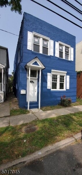 Foto principal - 384 Broughton Ave