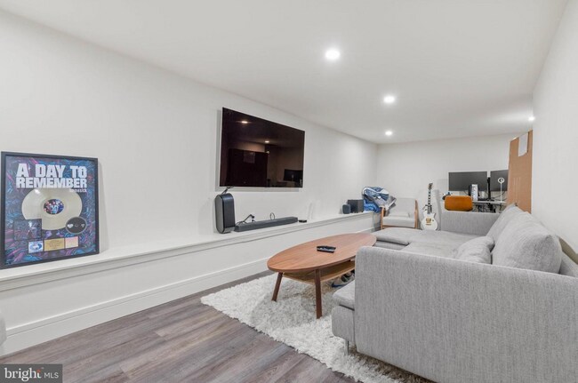 Foto del edificio - 2117 Clymer St