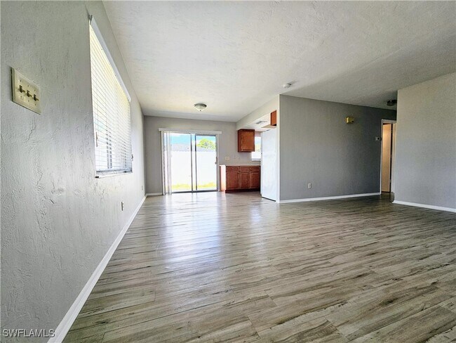 Foto del edificio - 523 SE 24th Ave