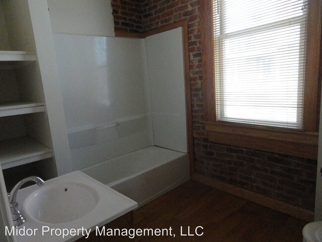 Building Photo - 102 S Beaver St