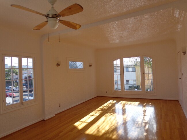 Building Photo - 1173 N Normandie Ave