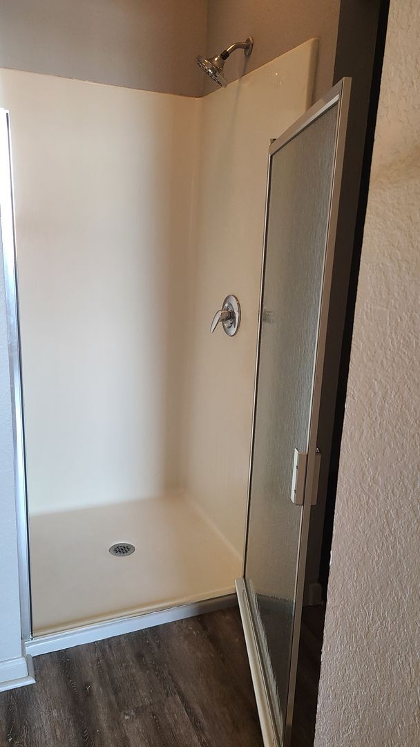 Foto del edificio - Upgraded 1brm condo with luxury vinyl flooring and modern lighting.
