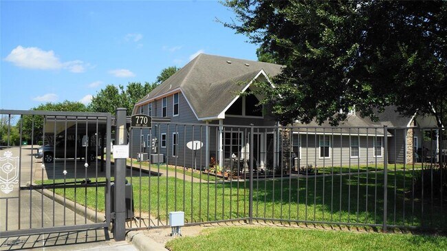 Building Photo - 770 Hunt Rd