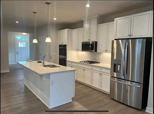 Building Photo - 8053 Warbler Way