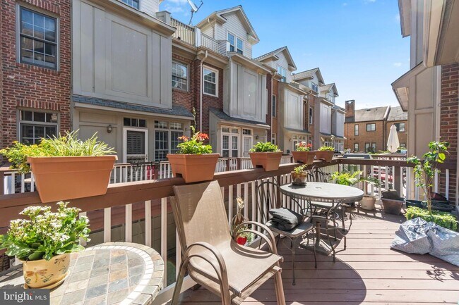 Foto del edificio - 727 N Vermont St