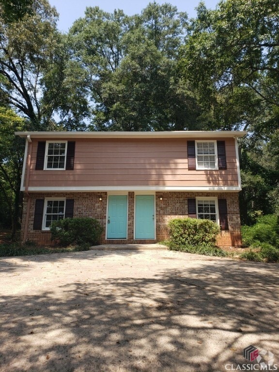Building Photo - 121 Sleepy Creek Dr
