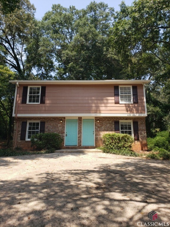 Primary Photo - 121 Sleepy Creek Dr
