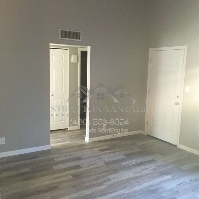Building Photo - 852 N Stapley Dr