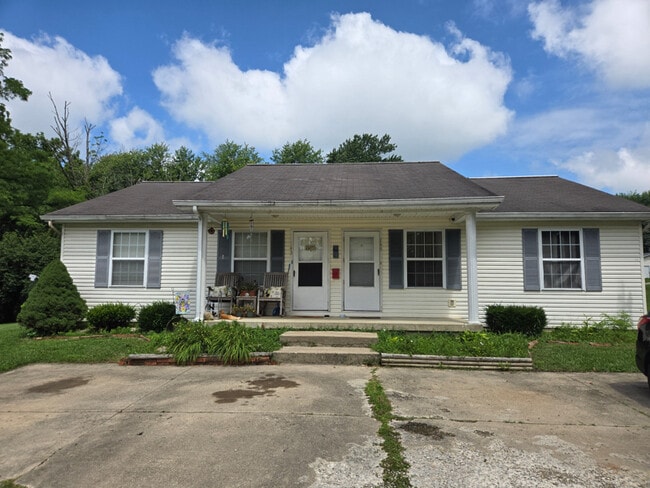 Building Photo - 145 Orchard View Ln