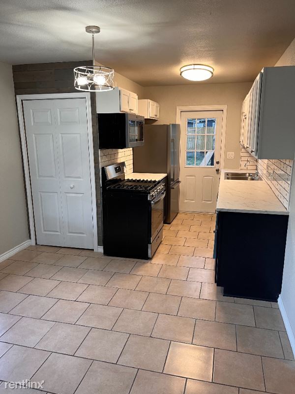 Foto del edificio - 3 br, 1 bath House - 8719 Easy Valley St