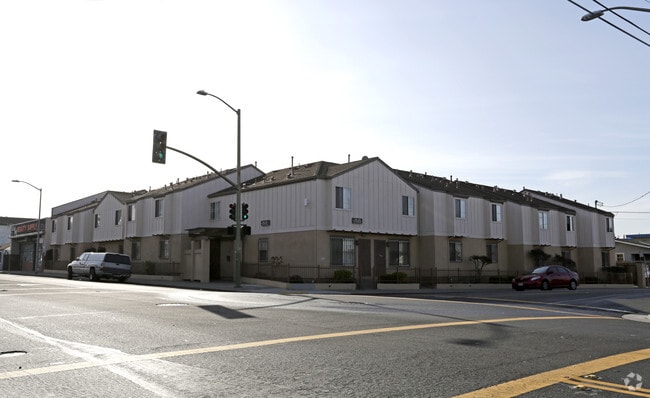 Primary Photo - 5201-5211 Foothill Blvd