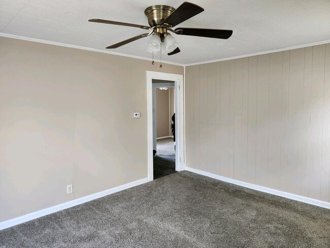 Building Photo - Cute two bedroom house in quiet neighborhood