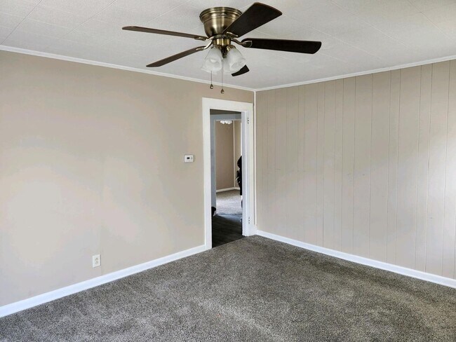 Foto del edificio - Cute two bedroom house in quiet neighborhood