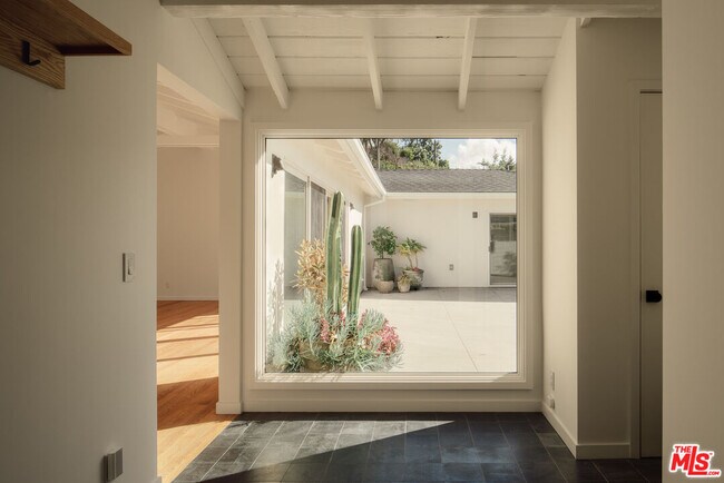 Foto del edificio - 914 Bienveneda Ave