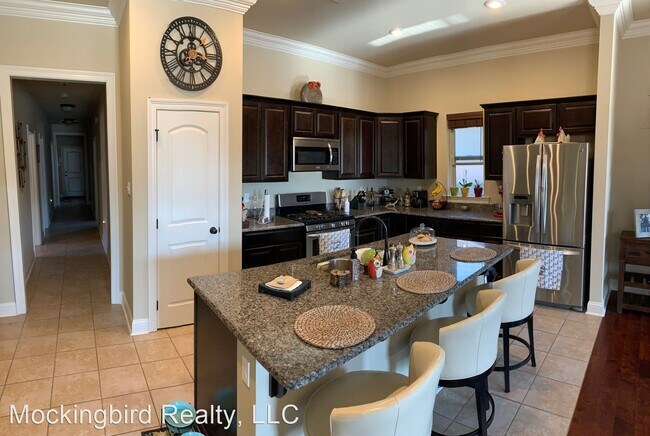 Building Photo - 3 br, 2 bath House - 2703 E. Crescent Cove