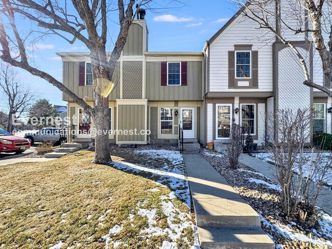 Building Photo - 1811 S Quebec Way