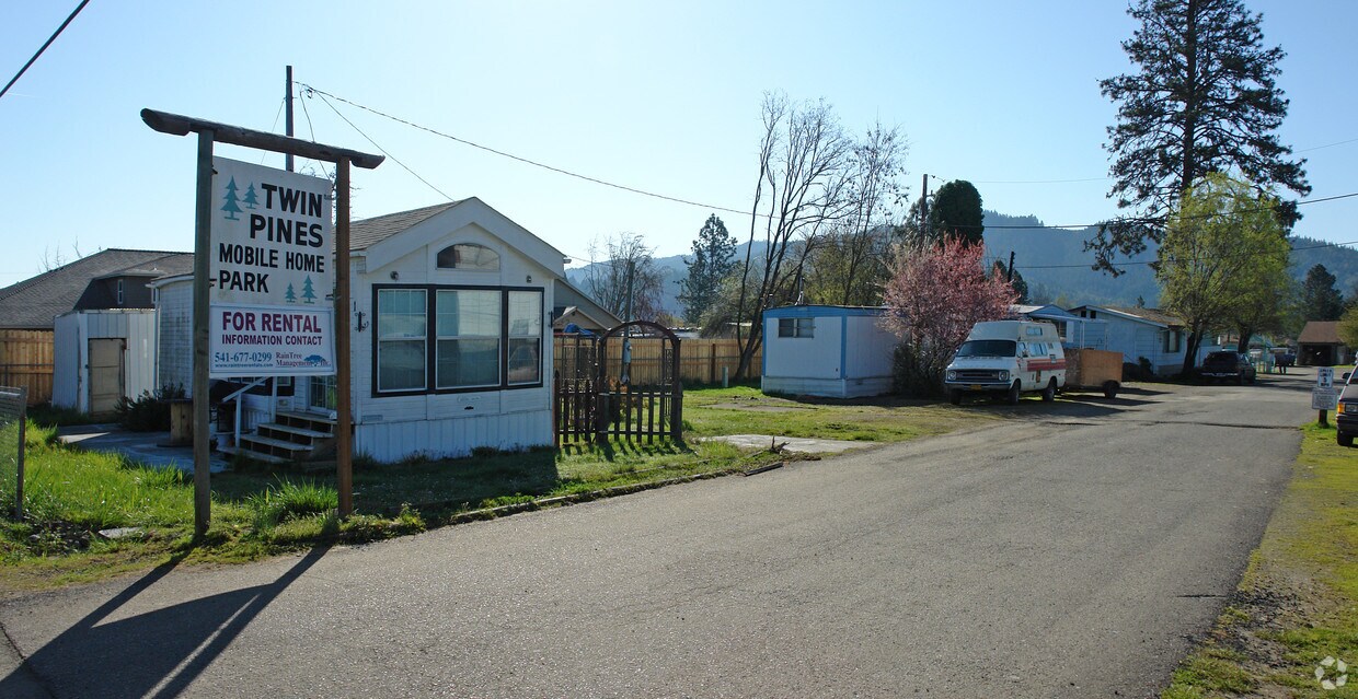 1220 W Central Ave, Sutherlin, OR 97479 Apartments in Sutherlin, OR