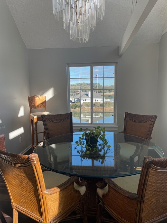 Dining area - 219 Island Cove Ct