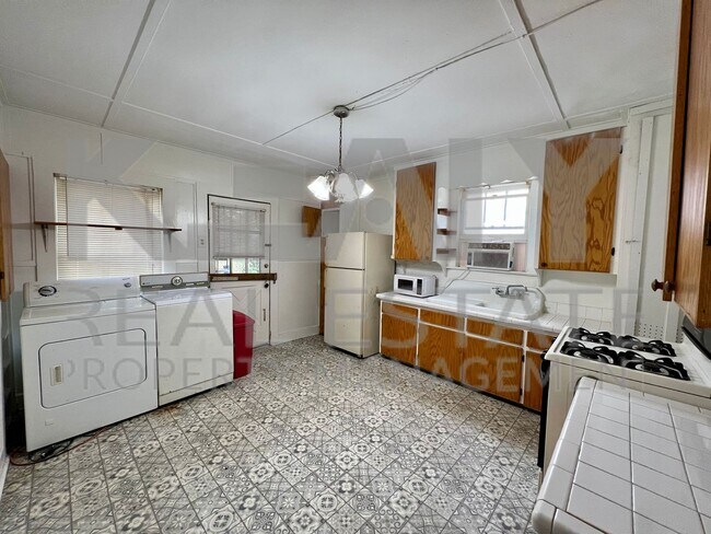 Foto del edificio - 324 General Mouton Ave