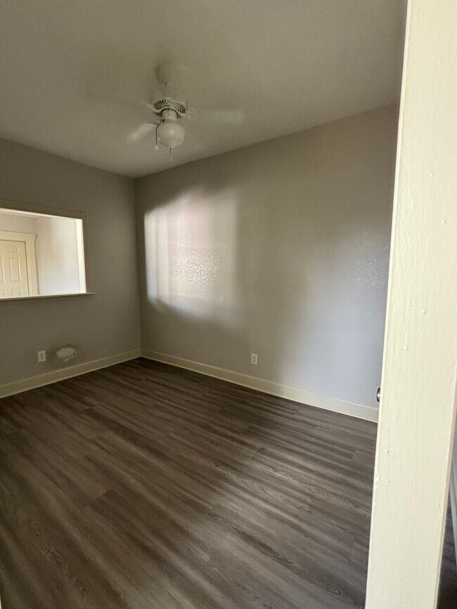 Foto del edificio - For Rent: Charming Mixed-Use Home – 1 Bedroom + Den