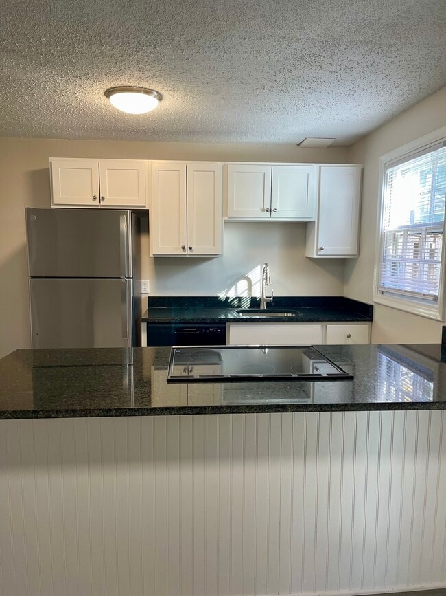 Building Photo - 173 Spruce St