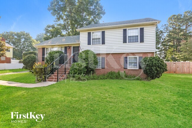 Foto del edificio - 2516 Tall Pines Ln