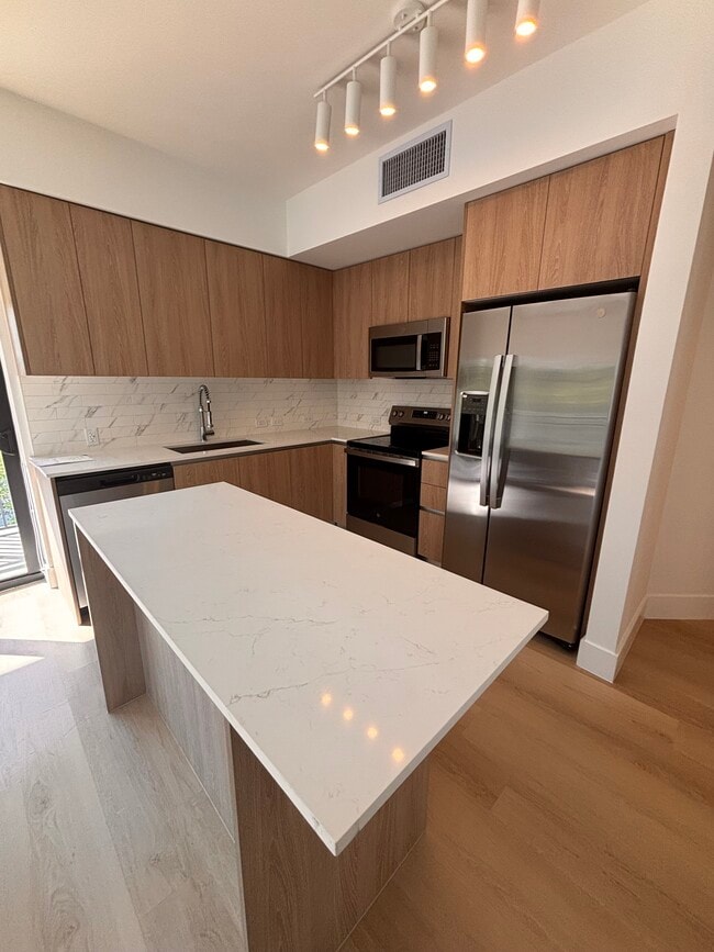 Foto del edificio - 2596 NE 182nd Ter