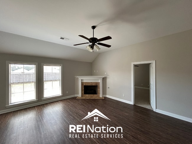Photo - SOUTHAVEN STUNNER! 3BR/2BA | Vaulted Ceilings & Fireplace | Fenced Yard! House