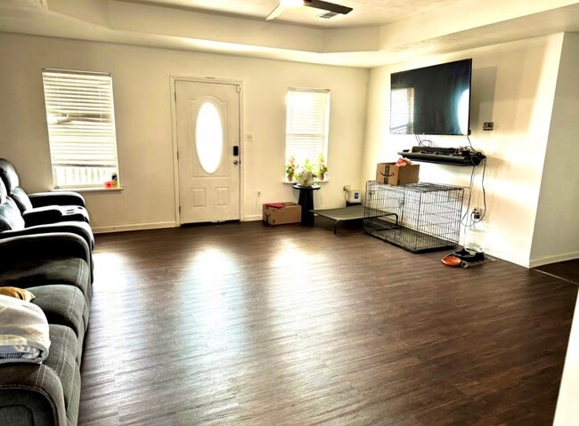 Building Photo - 1809 Briarwood St