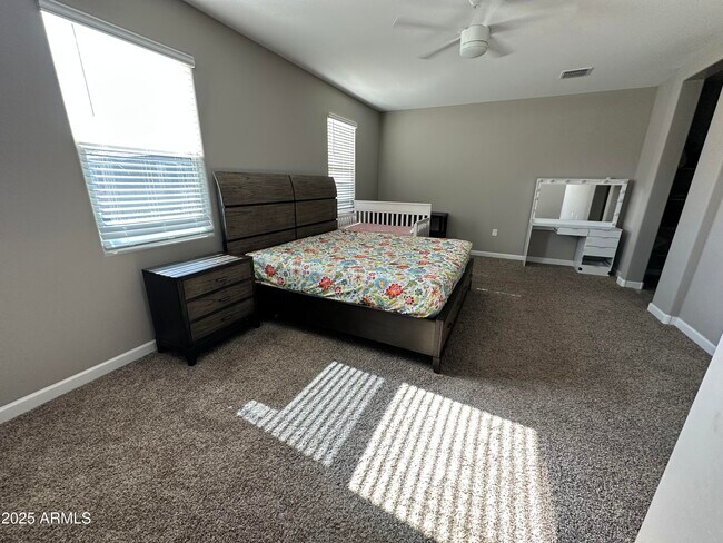 Foto del edificio - 10622 S 52nd Ln