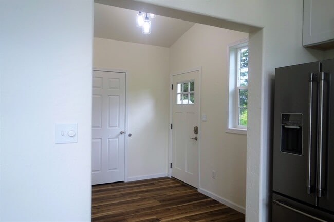 Entry - 41590 Redoubt Cir
