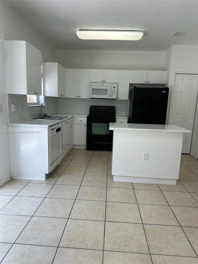 Foto del edificio - 3085 SE 17th Ave