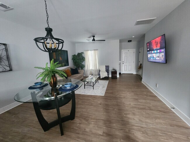 Foto del edificio - Room in Townhome on Freeze Ave NW