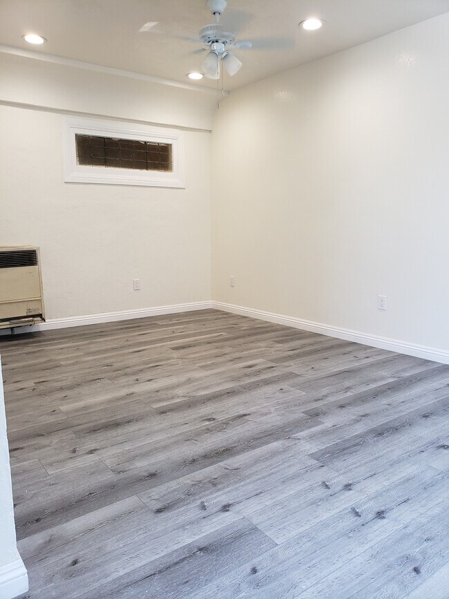Large Living Room - 6906 S Van Ness Ave