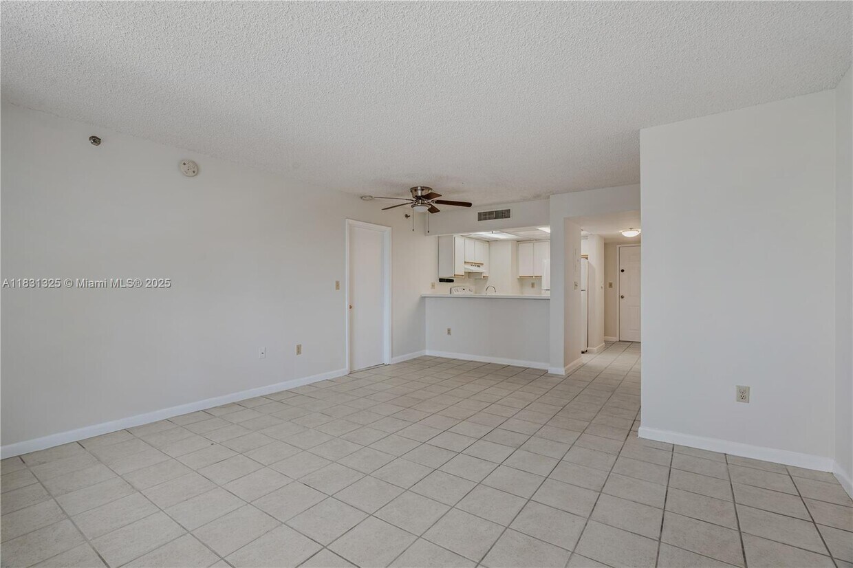 Foto principal - 540 Brickell Key Dr